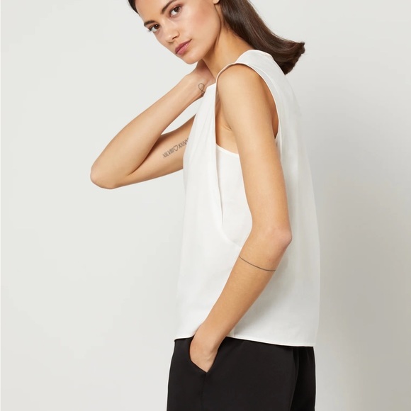 New ~ BCBGMaxAzria STRONG SHOULDER CREW NECK TOP Size L - Picture 3 of 15